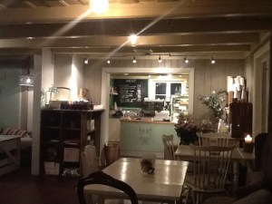 Gemütliche Einrichtung, Verkauf von Handwerksprodukten, gutes Essen,...