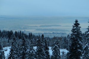 Blick auf den zugefrorenen Oslofjord und die Fjordinseln
