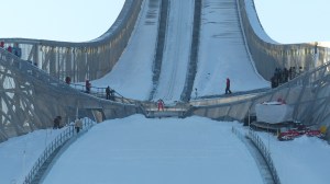 ... und fliegt.... (Der war nur noch zur Show unterwegs, wie vorher 5 Springer die direkt hintereinander runter kamen)