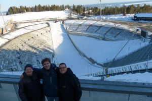 Der Sprungturm war leider schon zu, aber in den Bereich der Landezone konnte man noch. (Links Stefan, in der Mitte René)