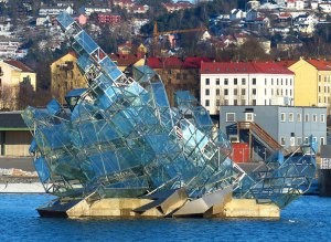 Eisberg-Skulptur vor der Oper