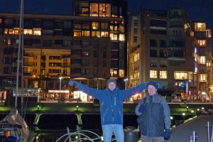 Nächtliche Aker Brygge (Früher war das die Speicherstadt, mittlerweile sind da drin Einkaufspassagen, sehr teure Büros und Wohnungen)