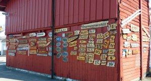 Orginelle Schilder aller Couleur.