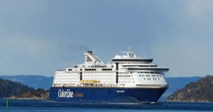 ... wo sie am nächsten Tag um 10 Uhr ankommen wird.