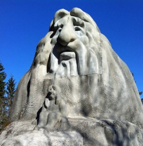 Der Troll wacht ueber den Holmenkollen