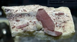 Mineraliensammlung Kongsberg: Quarz auf Prehnit