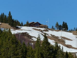 ... die Ringkollstua oberhalb einer kleinen, aber feinen Skipiste