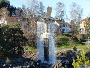 und abschliessend ein Kurzbesuch in Hønefoss (Høne = Huhn, Henne, Foss = Wasserfall)