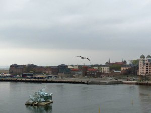 Oslo Oper: Skulptur im Hafenbecken