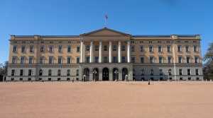 Das kønigliches Schloss in voller Pracht - und anwesendem Kønig (an der gehissten Flagge erkennbar)