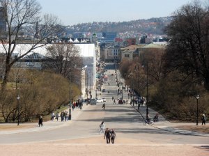 Der Blick vom Schloss geht in die Karl-Johanns-Gata - die Osloer Einkaufsmeile