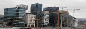 Wieder in Oslo: Der "Barcode" - eine Ansammlung von verschiedenfarbigen und - geformten Hochhæusern am Hafen bei der Oper