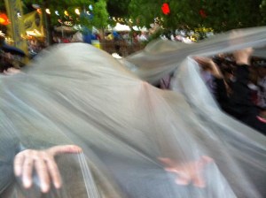 Erlanger Berch 2013: Plastikplanen gegen den Regen und die Gaudi darunter :-)