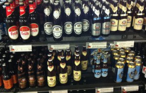 Im Vinmonopolet: Deutsches Bier - bis aufs Kölsch ganz ok, aber um die 50 Kronen pro Flasche (ist ca. 6,30 Euro) :-(
