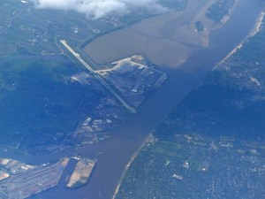 Airbus-Endmontage mit Flughafen am Hamburger Hafen