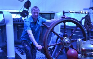 ... und 1. Offizier.  ;-)