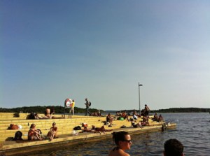 Schwimmende Inseln direkt an der Spitze von Tjuvholmen 