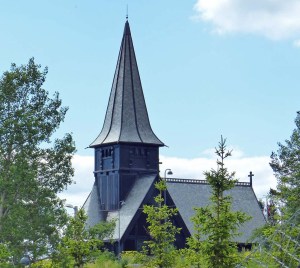 Die Holmenkollen-Kirche ist sehr beliebt bei ...