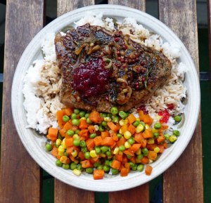 Leckeres Abendessen nach dem Sonnenbaden! Filetsteak mit Reis und Gemuese