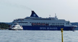 Der grosse hat immer Vorfahrt (obwohl es gar kein Mercedes ist :-)  