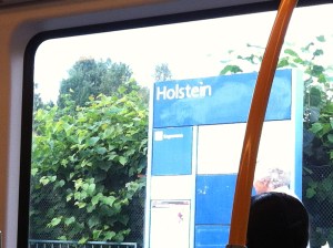"Nanu, die T-Bane (Metro ist zu weit gefahren) :-) Eine Station vorher ist Østhorn, dann gibts auch noch Vestli im Osten von Oslo und Østerås im Westen. Manche Wörter hören sich für Deutsche schon sehr lustig an.