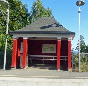 So sehen die Haltestellen-Häuschen auf dem Weg zum Frognerseteren aus.