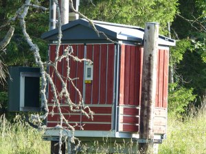 Selbst Trafohäuschen sind im Schwedenrot gehalten