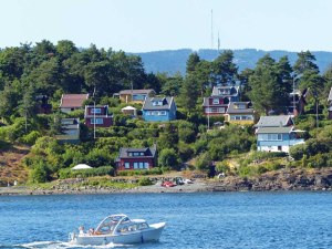 ... führt er doch an (Ferienhäuser auf Bleikøya) ...