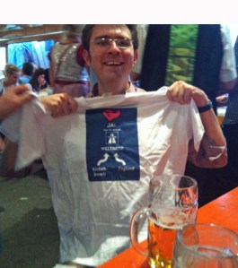 Junggesellenabschied I: René mit dem Ueberraschungs-T-Shirt