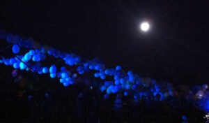 Blau ist eine der Vorherrschenden Farben - hier Luftballons mit Vollmond