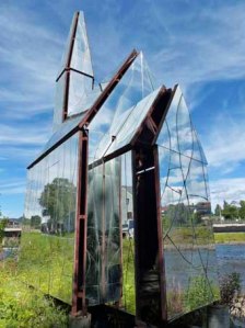 Schønes Symbol einer "glæsernen" Kirche 