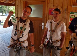 Junggesellenabschied II: Daniel muss als ausgewiesener GLUBB-Fan (1.FC Nuernberg) ein "I Love Fuerth" ("Erzfeinde") tragen. ;-)