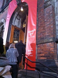 ... endlich am Eingang: