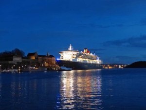 QM2 vor Akershus Festning