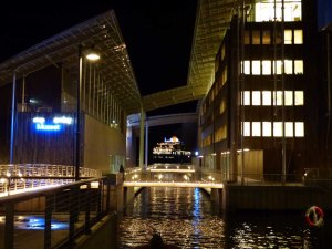 Moderne Kunst und modernes Schiff.