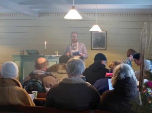 Hier gab es neben warmen Saft und Julelefser auch Julesang und Orgelspil