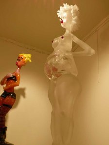 Glasbläser-Kunst: Schwangere mit Fötus