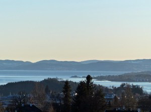 Frühling über dem Fjord