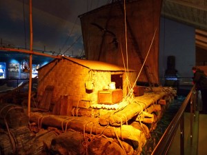 Kon-Tiki: Damit wurde der Pazifik von Südamerika in Richtung Polynesien überquert und es gelang Thor Heyerdal der Nachweis, dass auf diese Weise die Südsee bevölkert werden konnte.
