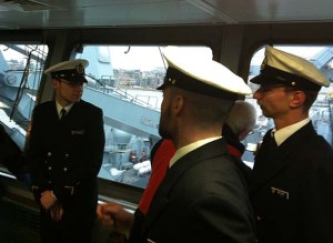 Führung auf der Brücke der "Frankfurt"