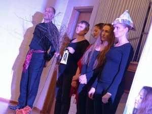 Die Wand, Der Prolog, Der Löwe, Der Mond Pyramus und Thisbe haben den Inhalt des Briefes mit vollem Einsatz dargestellt.