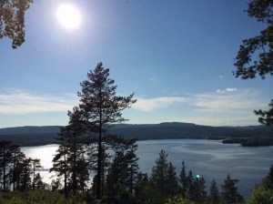 eines von Oslos Trinkwasserreservoiren bei schønstem Sommerwetter