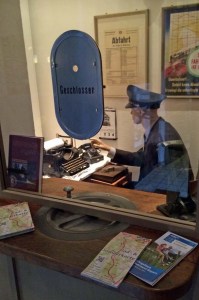 Die Schalter sehen heute zwar anders aus, aber das "Geschlossen" kommt durchaus auch noch vor ;-) 