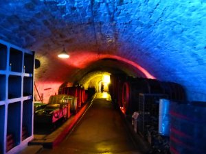 Tief in den Berg gehender Lagerstollen