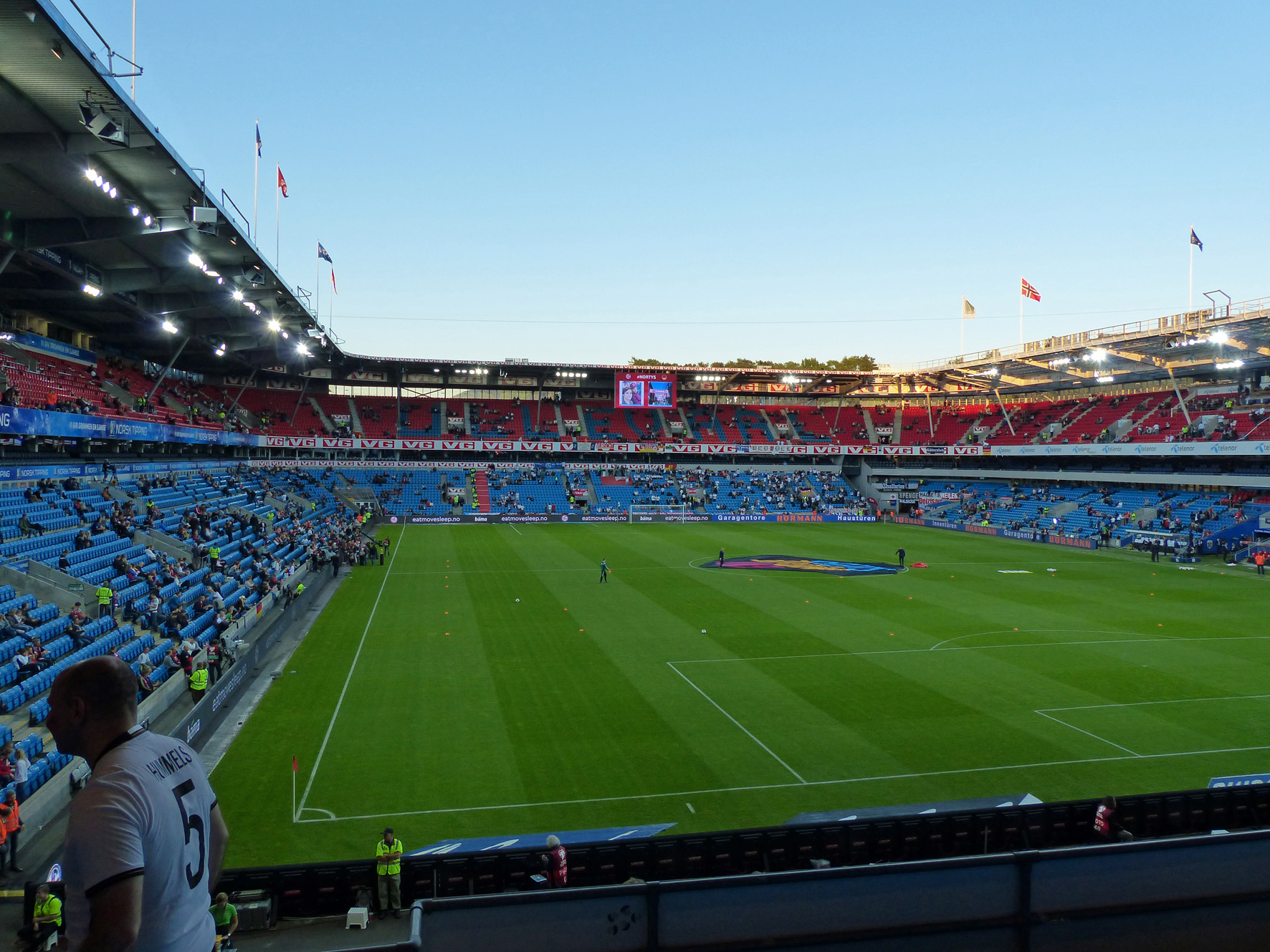 Super Spätsommer Wetter im Ullevål Stadion in Oslo
