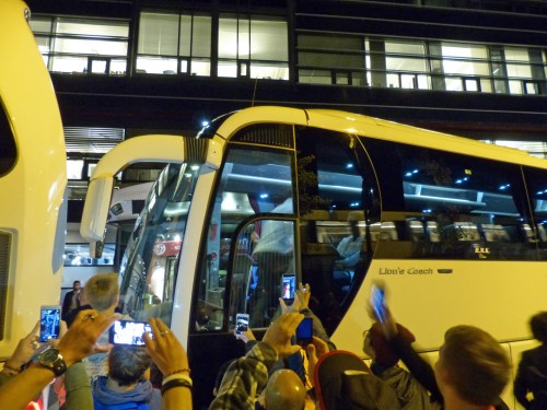 Im deutschen Bus sitzt vorne schon Andi Köpke