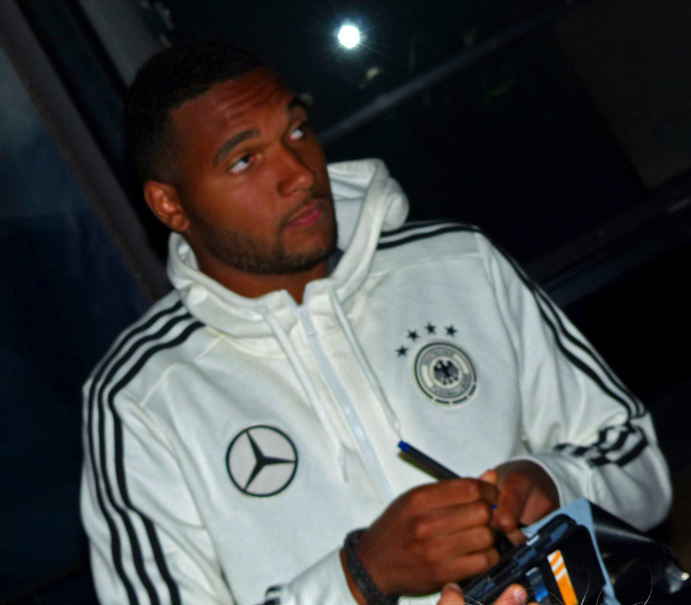 Jonathan Tah leicht übermüdet - nur von was??